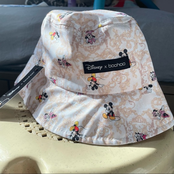 boohoo bandana under bucket hat